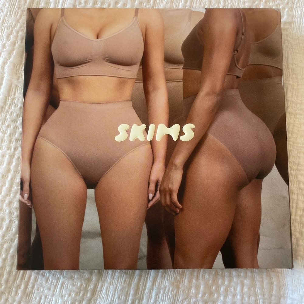 Skims Sculpting Midwaist Thong - Size S/M - Color Onyx